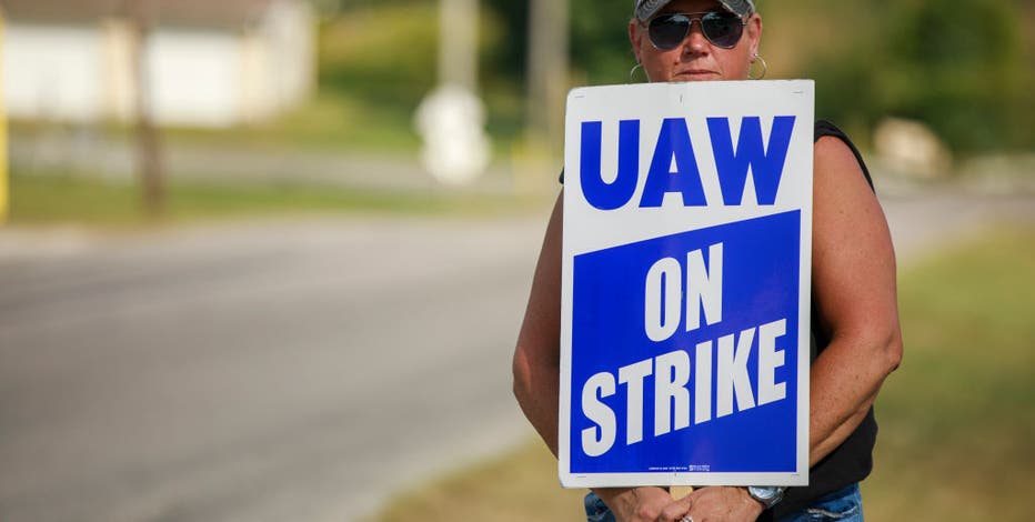 UAW workers to get more than $100 from Detroit 3 automakers for each day they were on strike