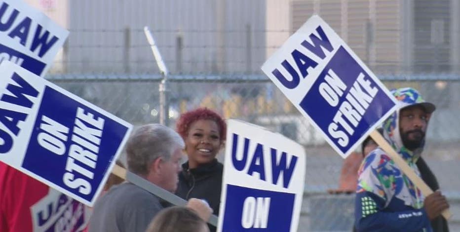 4,000 more UAW members on strike after rejecting contract with Mack Trucks