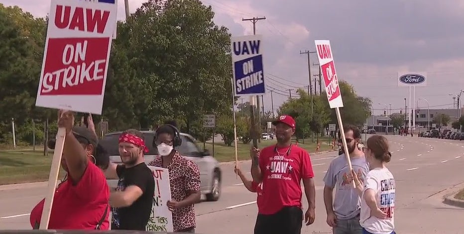 UAW strike day 4: President Biden sending officials to Detroit to help with negotiations