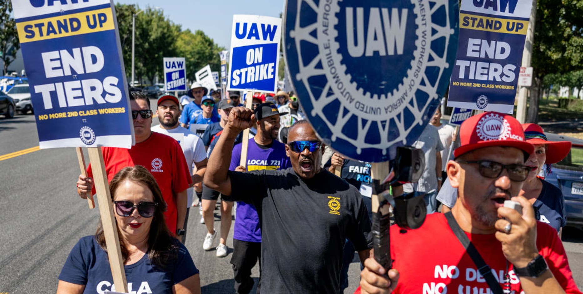UAW strike update: Negotiations continue as automakers avoid more additions to picket line