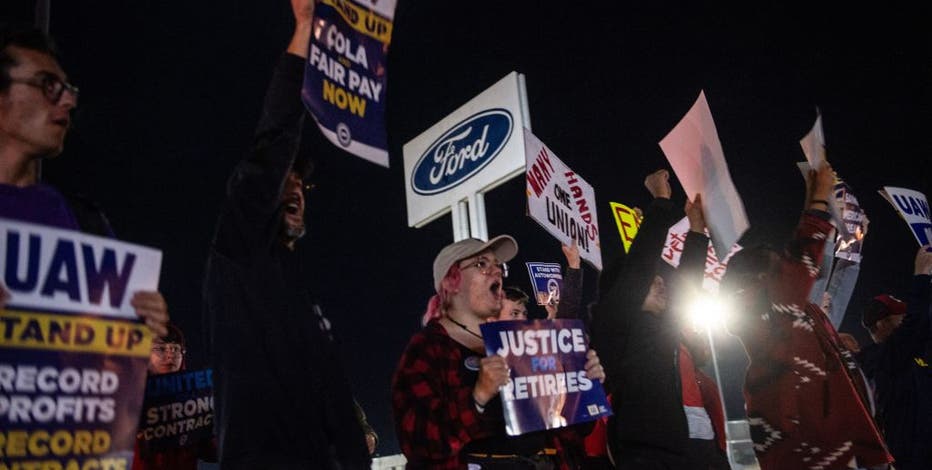 UAW strike update: 25K union members walking picket lines after strike expands to more GM, Ford plants