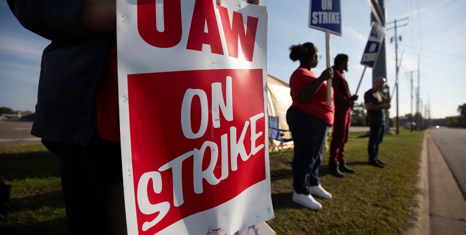 UAW reaches tentative deal with Ford on new contract amid historic strike with Detroit automakers