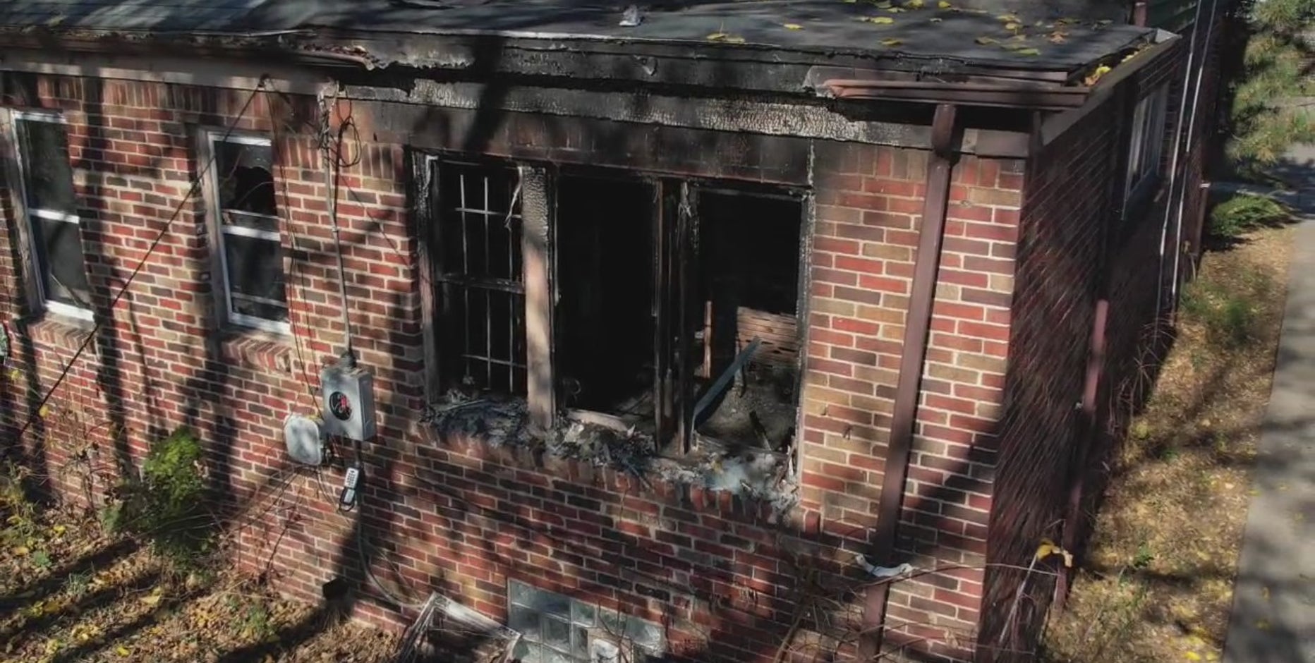 Family of 7 escapes Detroit house fire through 2nd story window