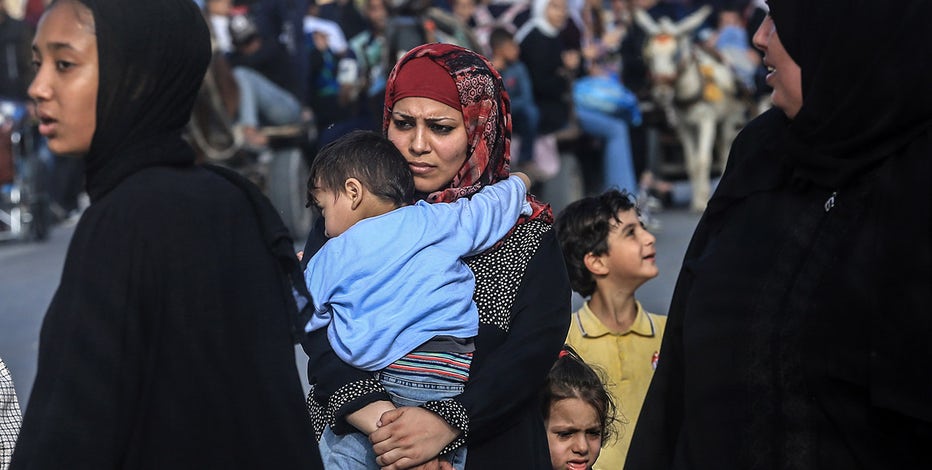 Israel agrees to 4-hour daily pauses in Gaza fighting to allow civilians to flee, White House says