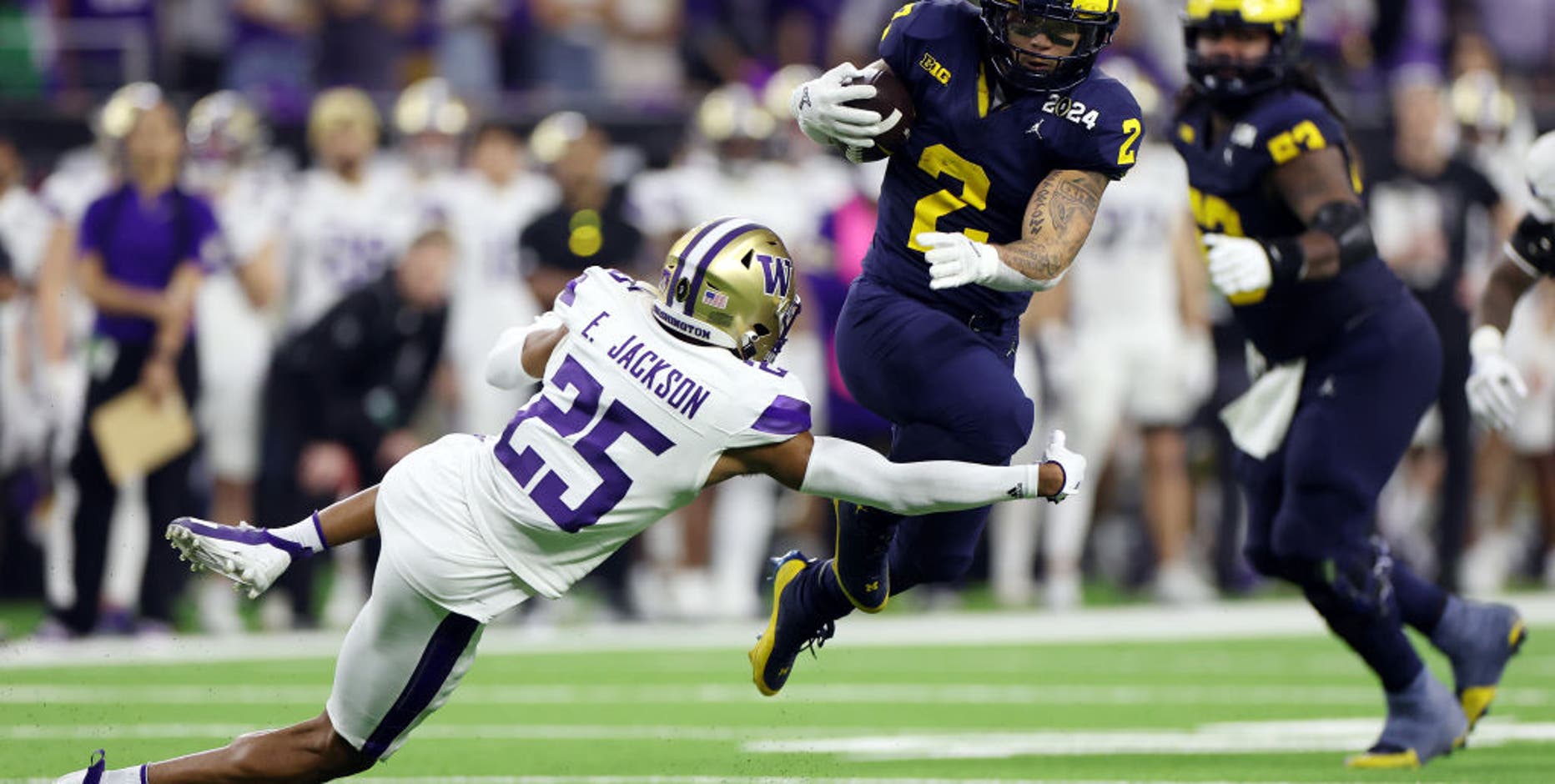 Michigan overwhelms Washington 34-13 for 1st national championship since 1997