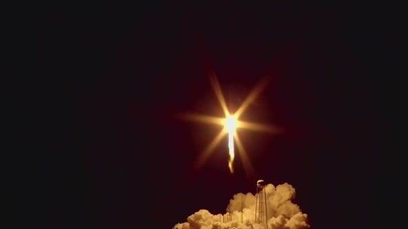 3 rockets launch during eclipse in Virginia