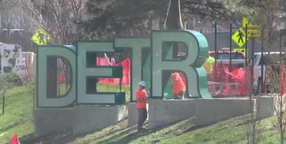 Detroit Hollywood-inspired sign installed along I-94 ahead of NFL Draft