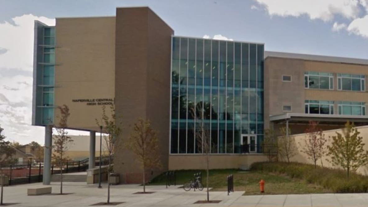 Naperville teachers vote to strike over salaries, proposed schedule changes