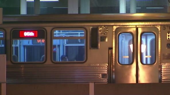 Red Line rider stabbed in neck on Chicago's North Side