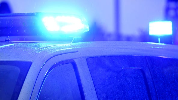 Man shot during robbery in South Chicago neighborhood