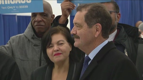 Congressman Chuy Garcia submits signatures to run for Chicago mayor