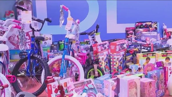Christmas toy drive in Chicago seeks donations to reach goal of gifts for 4,000 kids