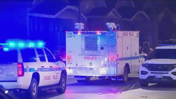 Chicago SWAT responds after group tries to help armed man escape from police arresting him