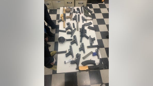 Chicago police display photo of guns recovered on Sunday