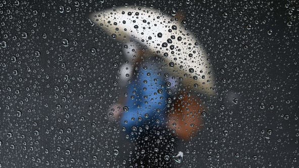 Power outages possible as 40 mph winds, heavy rain expected to roll through Chicago