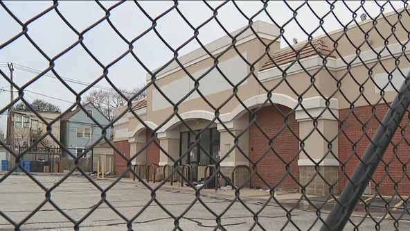 Little Village Discount Mall vendors say goodbye to community hub