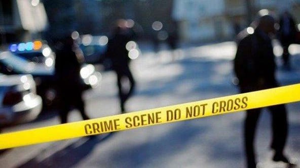 Man dies after gunman fires shots through car windshield in Chicago