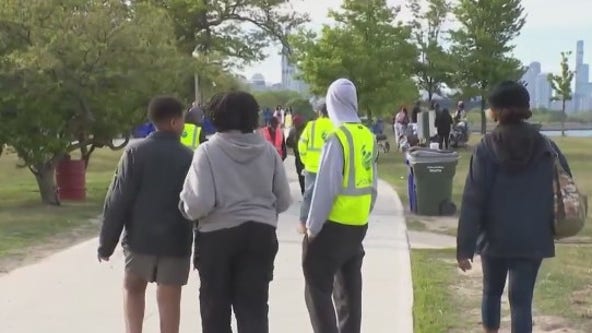 Chicago police partner with violence interrupters tackling 'Teen Trend' at 31st Street Beach