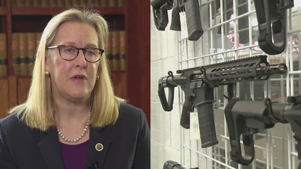 Highland Park mayor urges federal action on assault weapons in wake of parade mass shooting