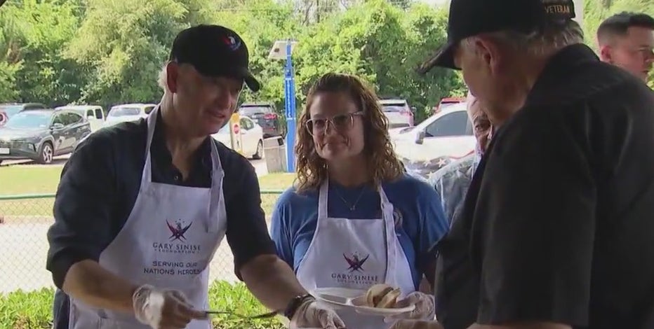 Actor Gary Sinise surprises veterans at Chicago area VA hospital with Fourth of July feast
