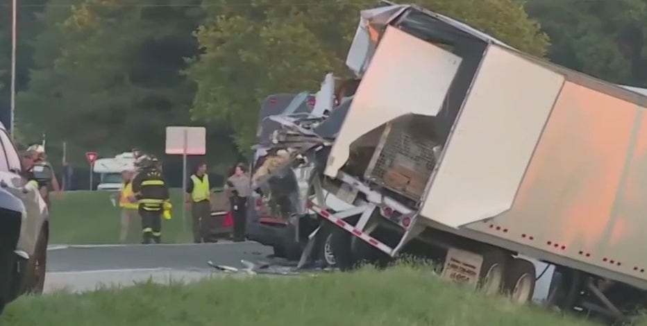 3 dead, 14 injured in Greyhound bus crash in southern Illinois: state police