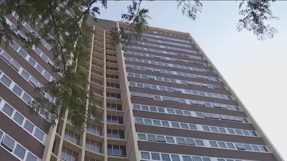 3 found unresponsive in Chicago apartment, death investigation underway