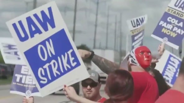 Naperville, Bolingbrook UAW strike against GM, Stellantis