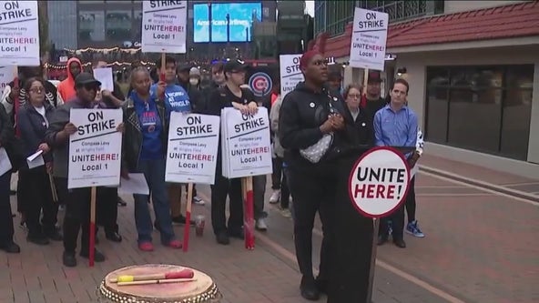 Wrigley Field workers push for fair contract: 'we're here to fight'