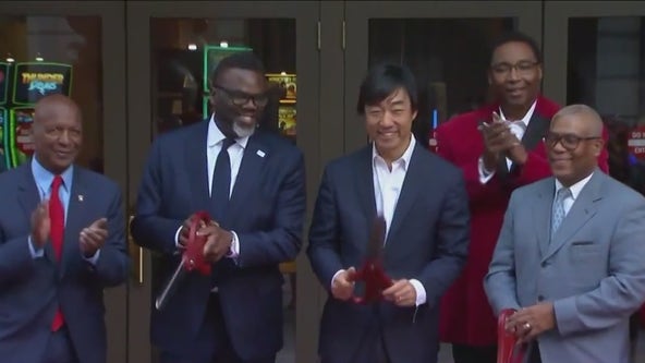 Chicago officials hold ribbon-cutting ceremony for Bally's temporary downtown casino