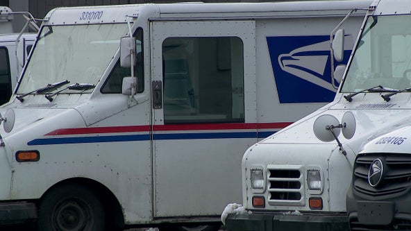 Chicago man used dangerous weapon to rob U.S. Postal Service employee: prosecutors