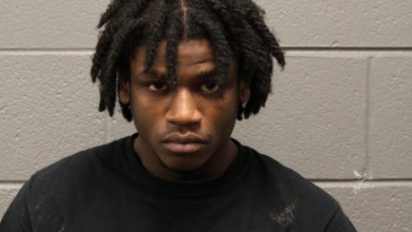 Chicago man arrested after robbing, carjacking multiple people in broad daylight