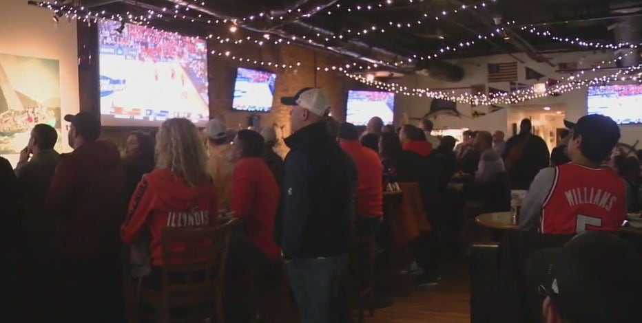 Illini fans in Chicago react to tough Elite Eight loss against UConn