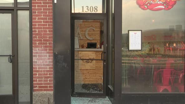 Smash-and-grab thieves hit Wicker Park restaurant: police