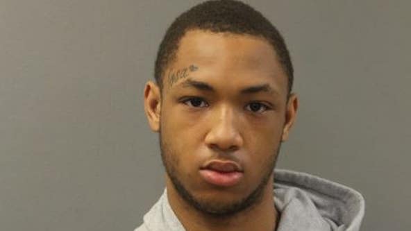 Chicago man charged in Bucktown armed robbery