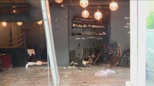 SUV smashes into Chicago Oyster House restaurant in the South Loop