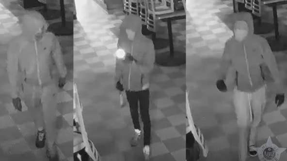 Chicago police seek hammer-wielding burglary crew after 4 businesses targeted in under an hour