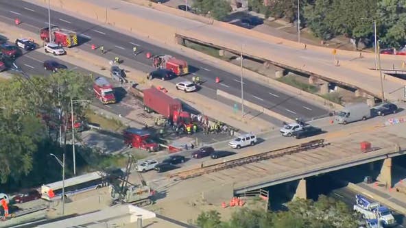 Multi-vehicle crash, oil spill shuts down Edens Expressway