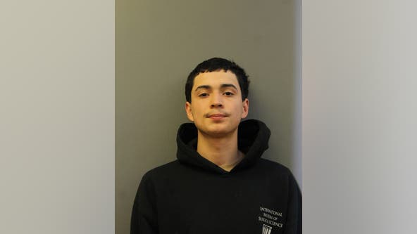 Chicago man, 21, arrested after 4 people robbed at gunpoint on Northwest Side: police