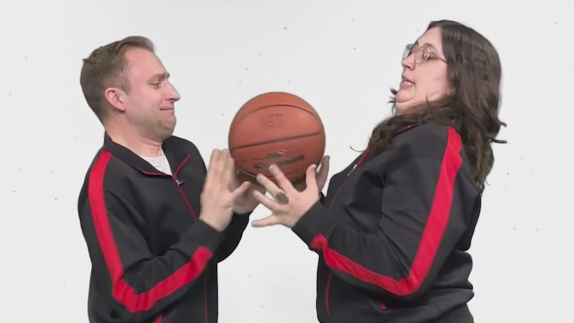 New comedy show ‘Bull’ puts two misfits on the 1996 Chicago Bulls