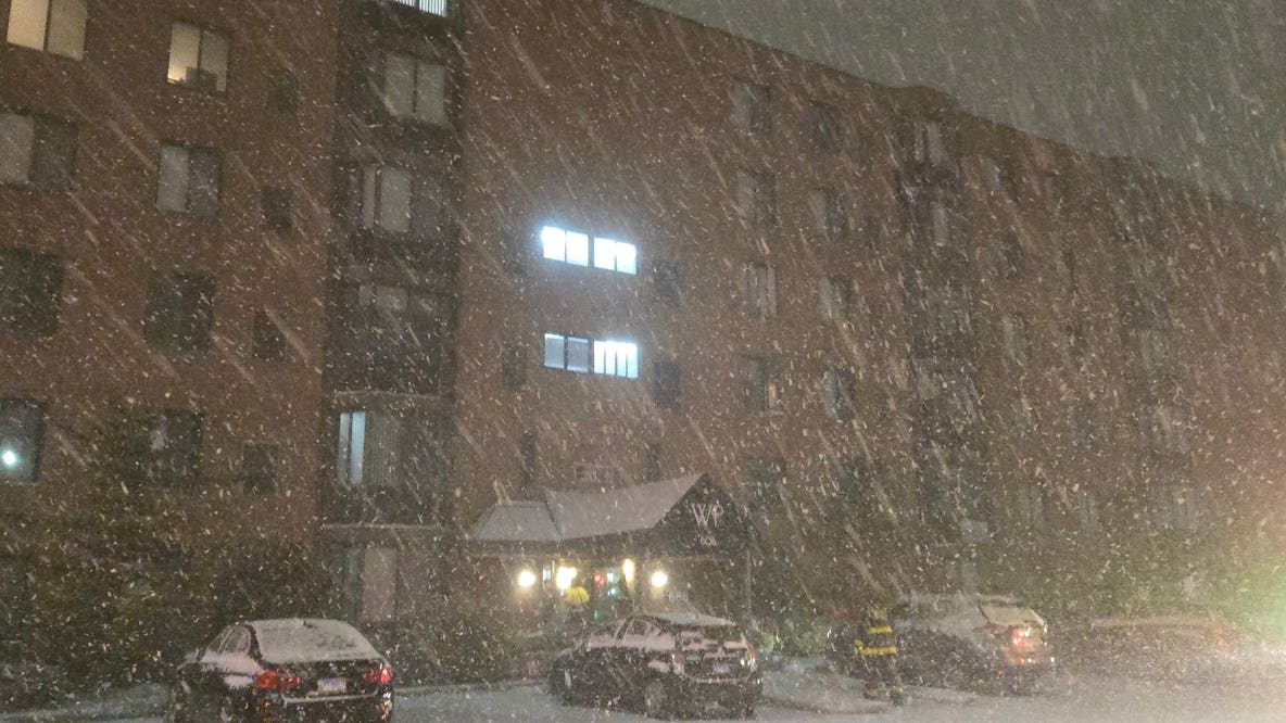 Fire at Chicago apartment complex sends woman to hospital, displaces 3 others