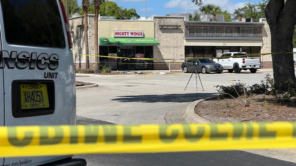 3 shot after gunfire breaks out in Kissimmee shopping plaza parking lot: Police