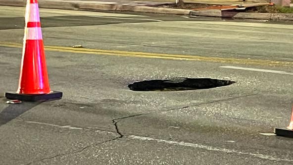 Large hole opens up in middle of Orlando street, some lanes blocked