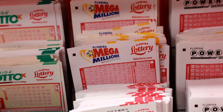 2 Mega Millions prizes worth $1 million each sold at Florida Publix, gas station