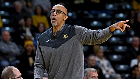 UCF basketball coach Johnny Dawkins signs 2-year contract extension
