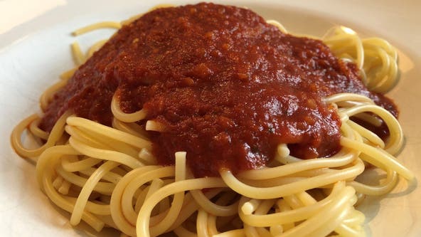 Florida man assaults mom with spaghetti sauce, hides in bushes from police: affidavit