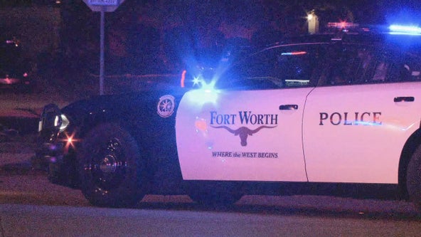 Fort Worth officer hurt, burglary suspect arrested after early morning chase