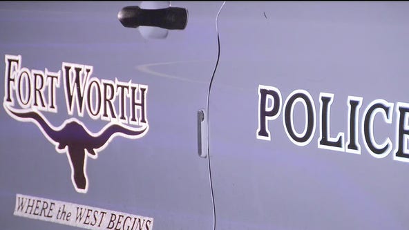Driver killed, Good Samaritan hospitalized in 4-car crash in Fort Worth