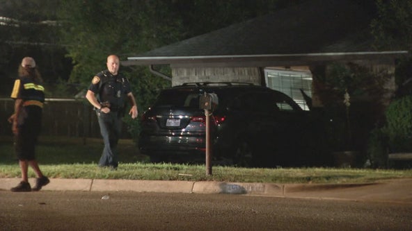 Driver dies of gunshot wound after crashing into Fort Worth house