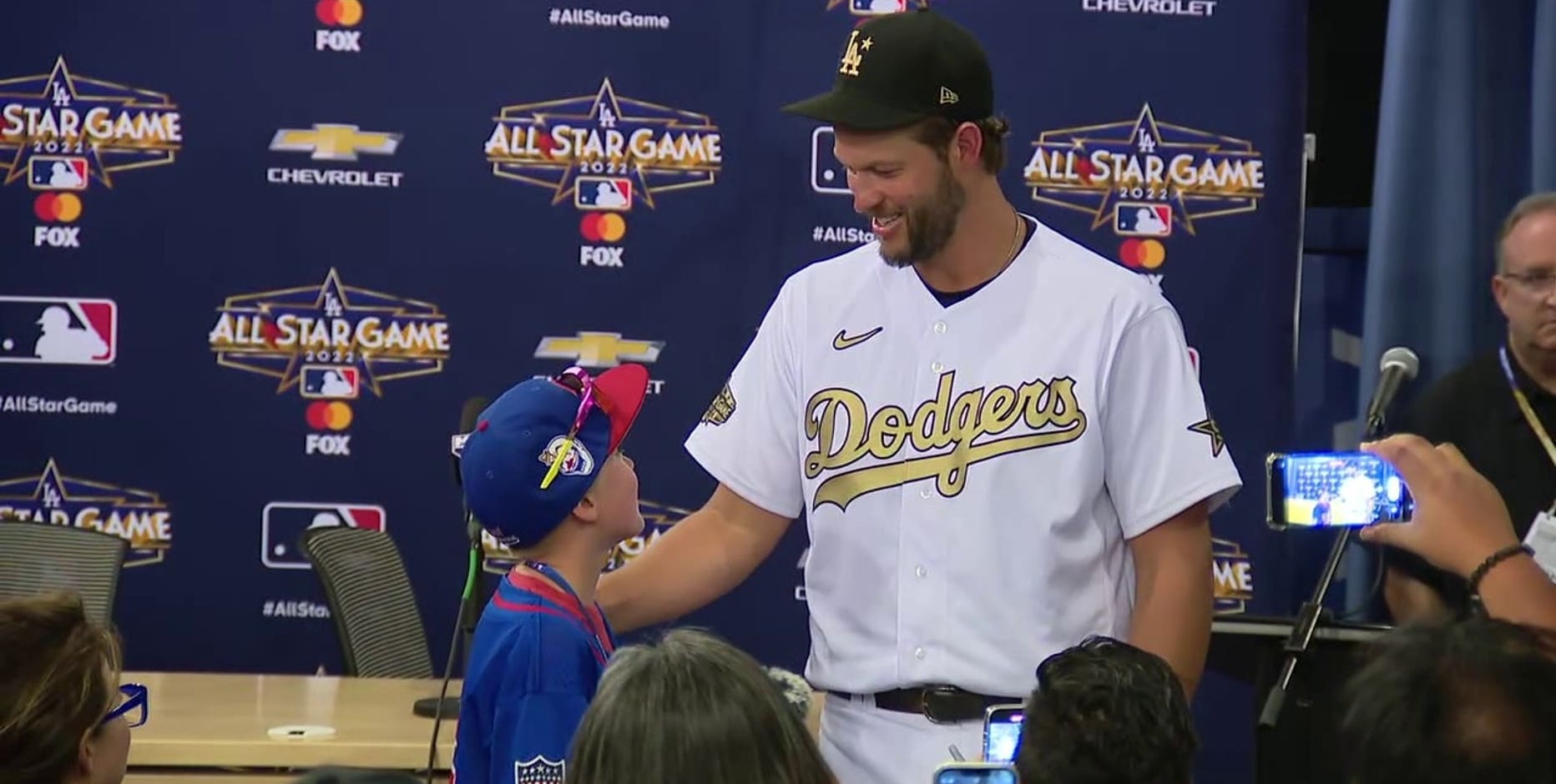 Clayton Kershaw helps 10-year-old boy complete late grandfather's bucket list item