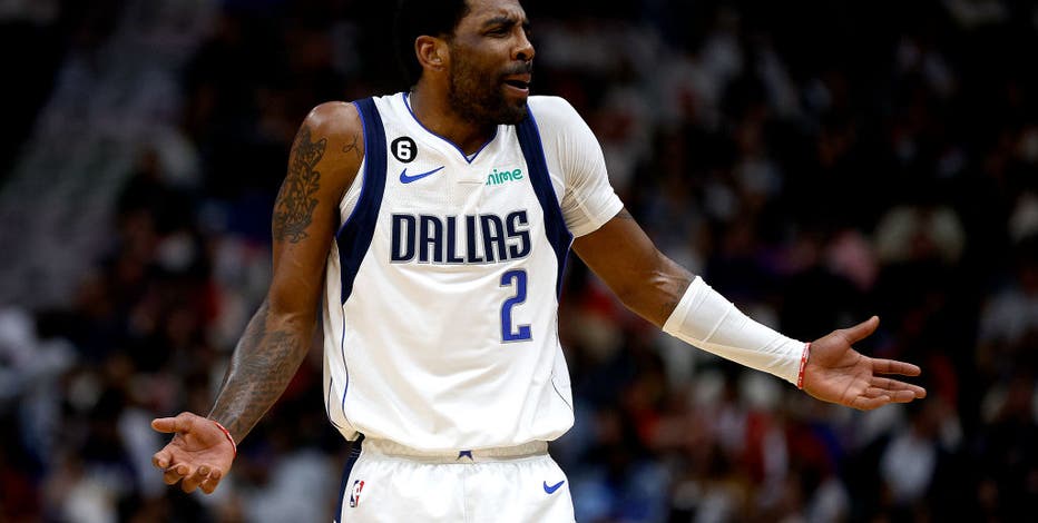 McCollum scores 32, Pelicans hold off Mavericks 113-106